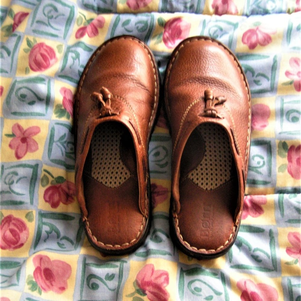 BORN LEATHER BROWN COMFY MULES WITH TASSELS 7